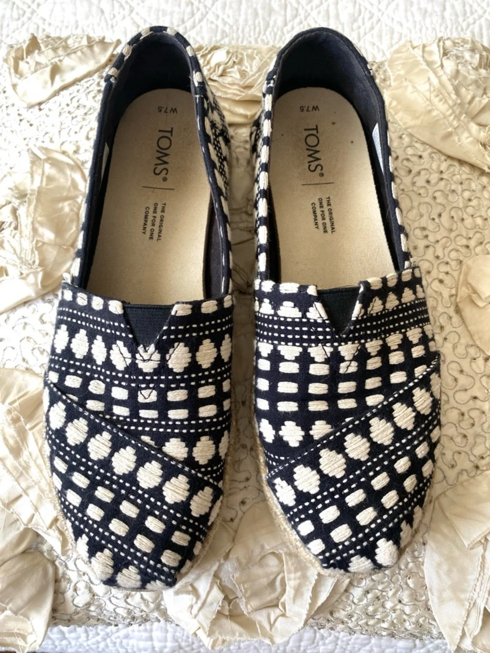 TOMS Black And White Patterned Slip On Casual Summer Espadrilles Size 7.5